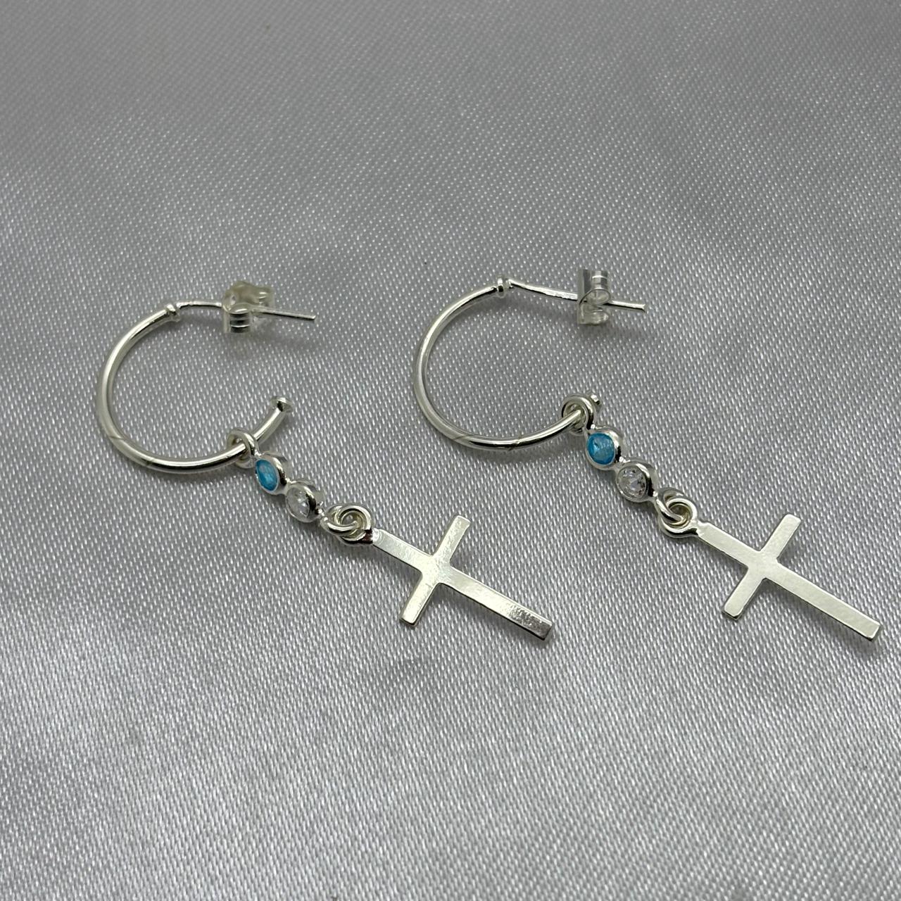 thumbnail image 2 of Aretes De Cruz Colgante Para Hombre Y Mujer – Diamantes CZ En Oro Amarillo Sobre Plata 925 – Hip Hop Style 2 of 4