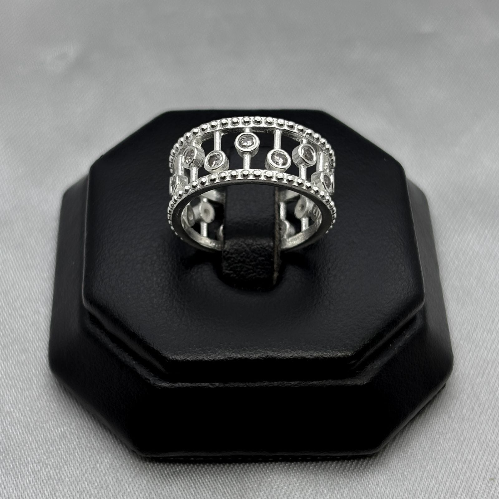 #AD465 - Anillo Con Zirconias Plata - A09/4.6