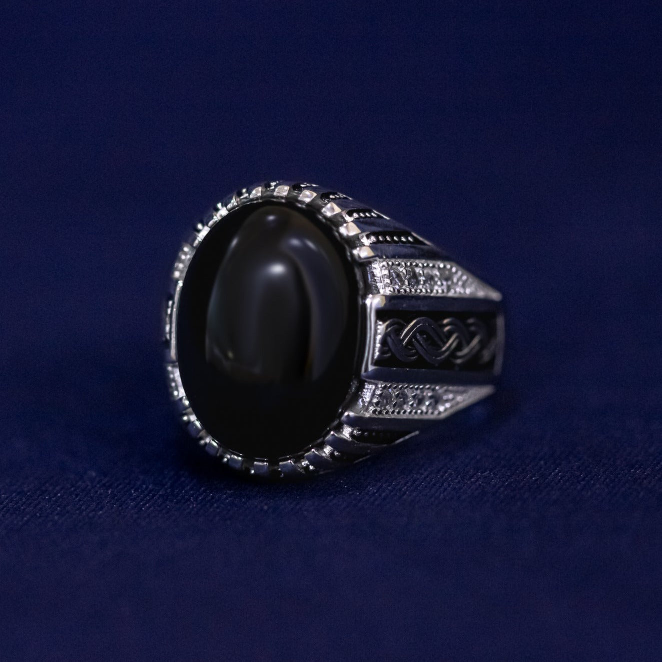 #AC103 - Anillo De Caballero De Plata - C25/7.7
