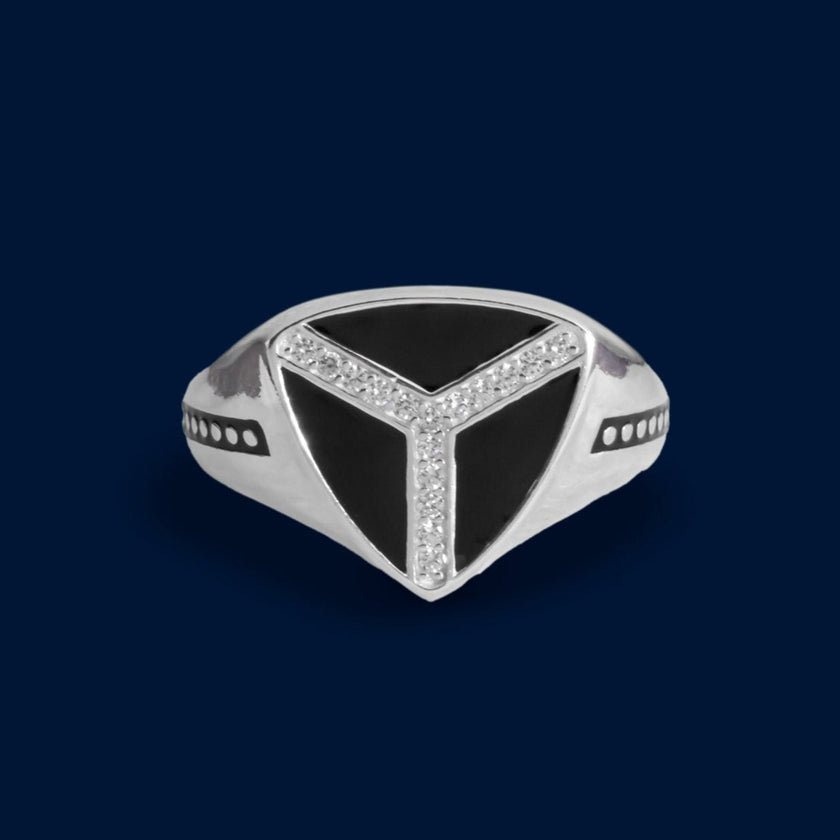 #AC120 - Anillo Caballero De Triángulos Con Piedra - B11/7.2