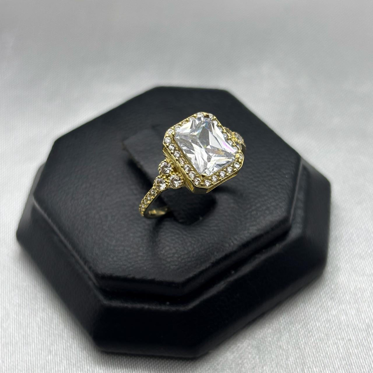 #AD10131 - Anillo Solitario Piedra Cuadrada Zirconia Oro 10K - H01/2.5