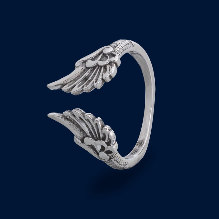 #AD186 - Anillo Con Alas Plata Pavonada - B09/2.6