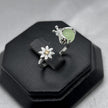 #AD208 - Anillo Ajustable Luciérnaga Con Flor Piedra Zirconia Plata - C14/2.6
