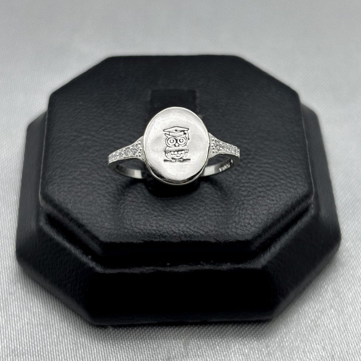 #AD347 - Anillo Graduación Búho Piedra Zirconia Plata - C10/2.1