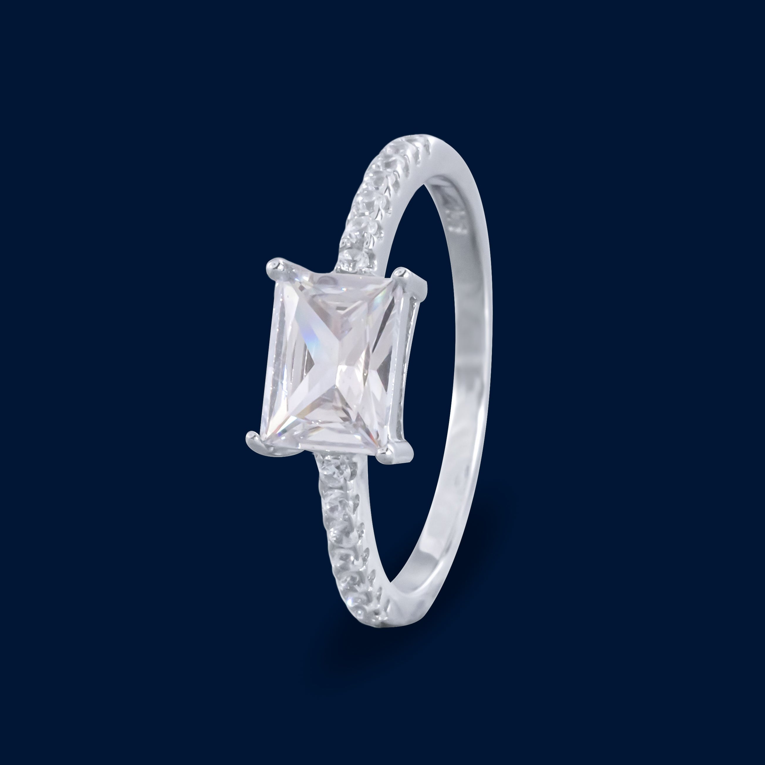 #AD378 - Anillo Solitario Piedra Zirconia Cuadrada Baño Rodio Plata - IP2.6