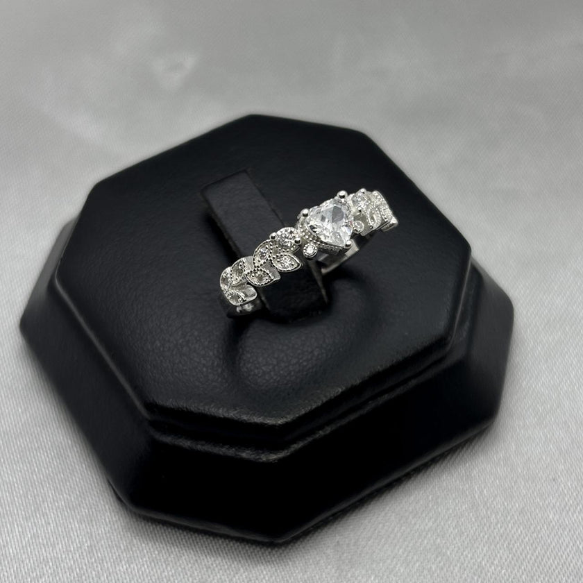 #AD438 - Anillo Corazón Central Piedra Zirconia Plata - B11/2.8