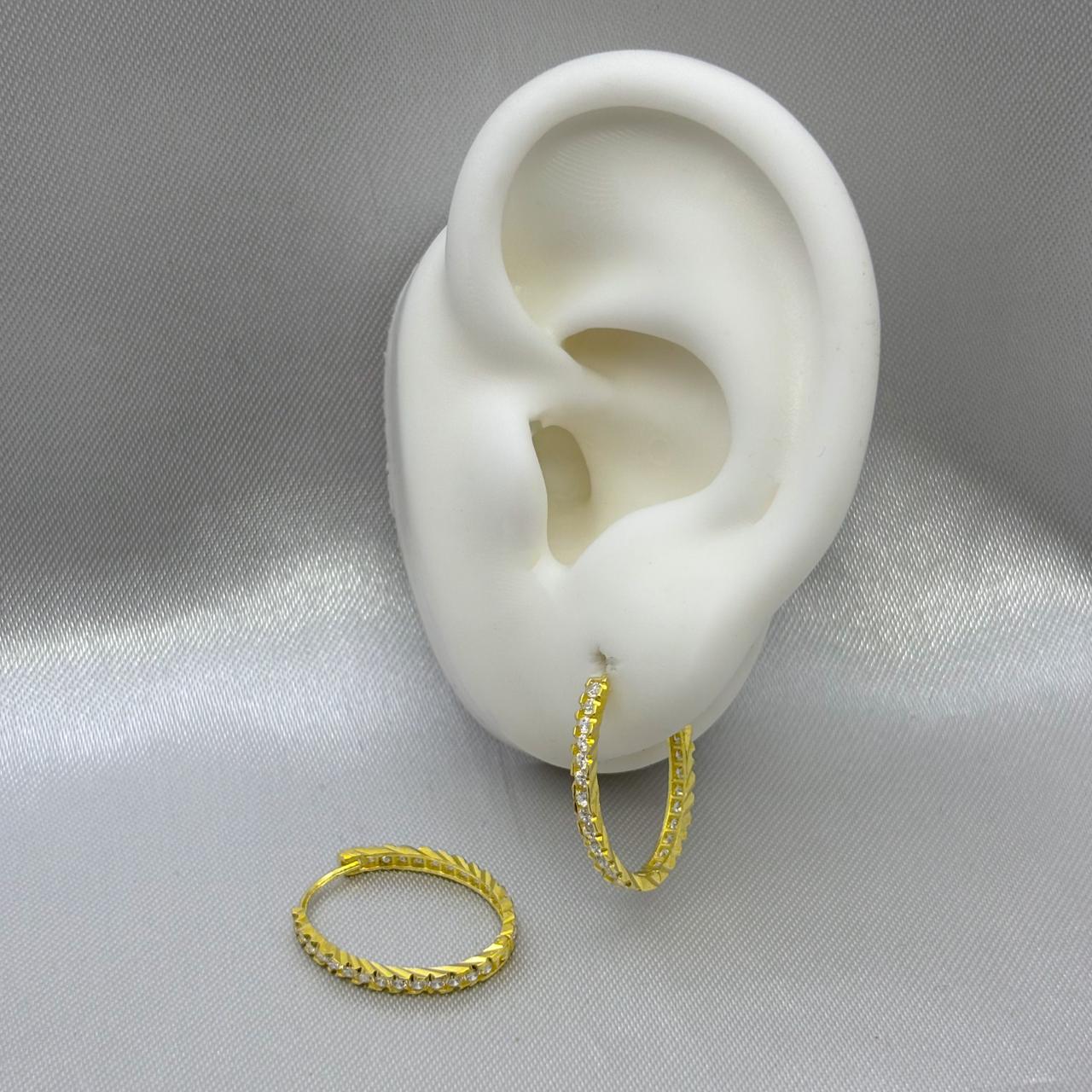 #ARR10122 - Arracada Oval Con Piedra Zirconia Oro 10K - I07/1.2