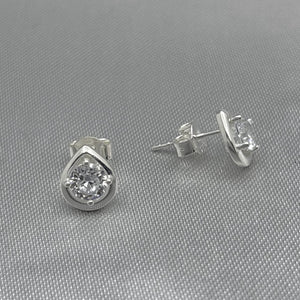 #BR208 - Broquel Gota Piedra Zirconia Plata - LL1.8