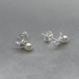 #BR214 - Broquel Mariposa Perla Con Piedra Zirconia Plata - A18/2.0