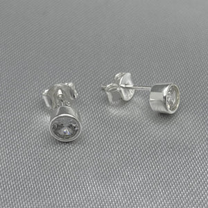 #BR246 - Broquel Circular Piedra Zirconia Plata - LL1.6