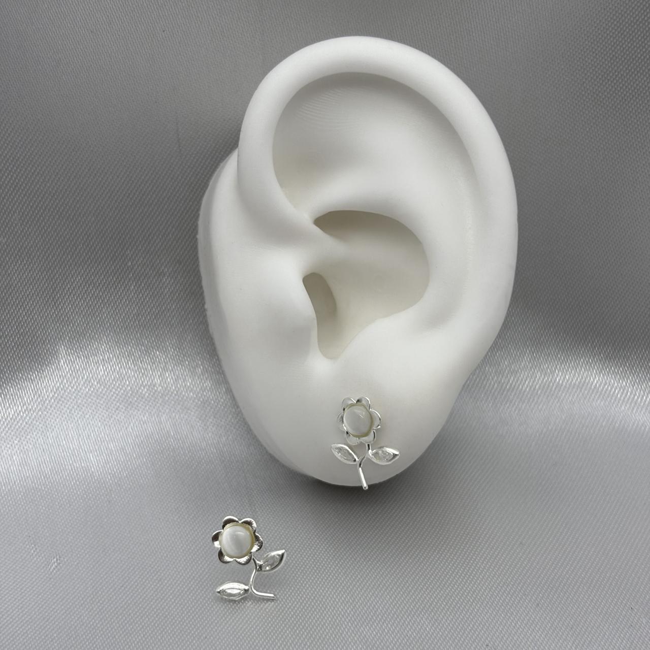 #BR288 - Broquel Flor Con Zirconia Plata - F46/