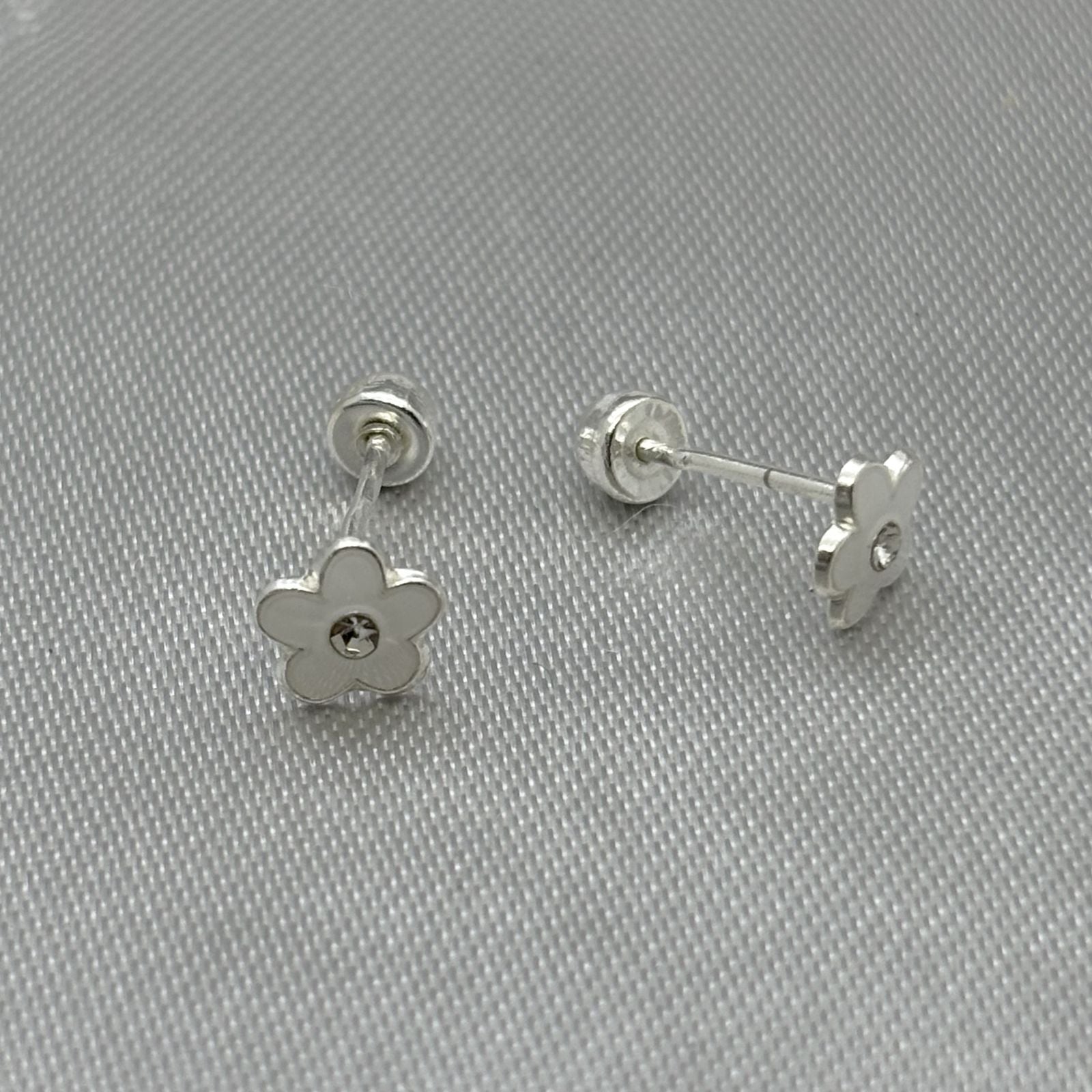 #BR312 - Broquel Flor Esmaltada Con Piedra Zirconia Plata - F34/