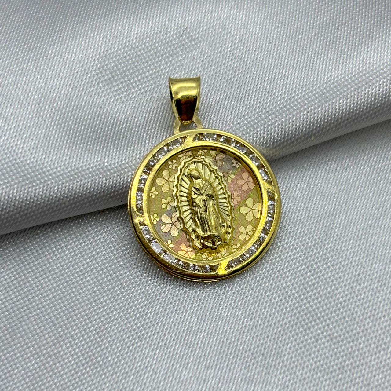 #D10237 - Dije/Medalla Virgen De Guadalupe Flores Y Piedra De Zirconia Oro 10K - I02/1.4