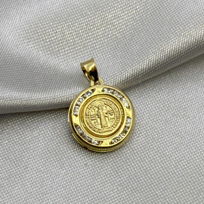 #D10244 - Dije/Medalla San Benito Con Piedra Zirconia Oro 10K - I02/1.3