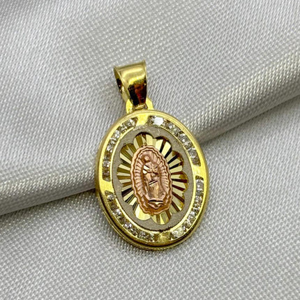 #D10251 - Dije/Medalla De La Virgen De Guadalupe Con Piedra De Zirconia Oro 10K - I02/1.2