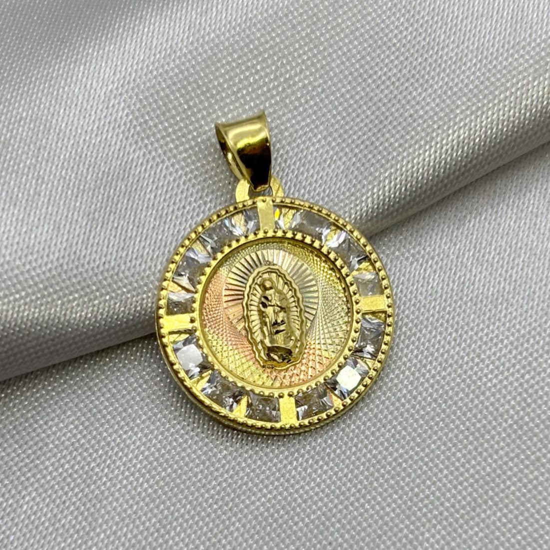 #D10253 - Dije/Medalla Virgen De Guadalupe Diamantado Con Piedra Zirconia Oro 10K - I02/1.6