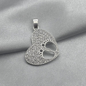 #D158 - Dije Corazón Con Piecitos De Bebé En Centro Piedra Zirconia Plata - LL1.9