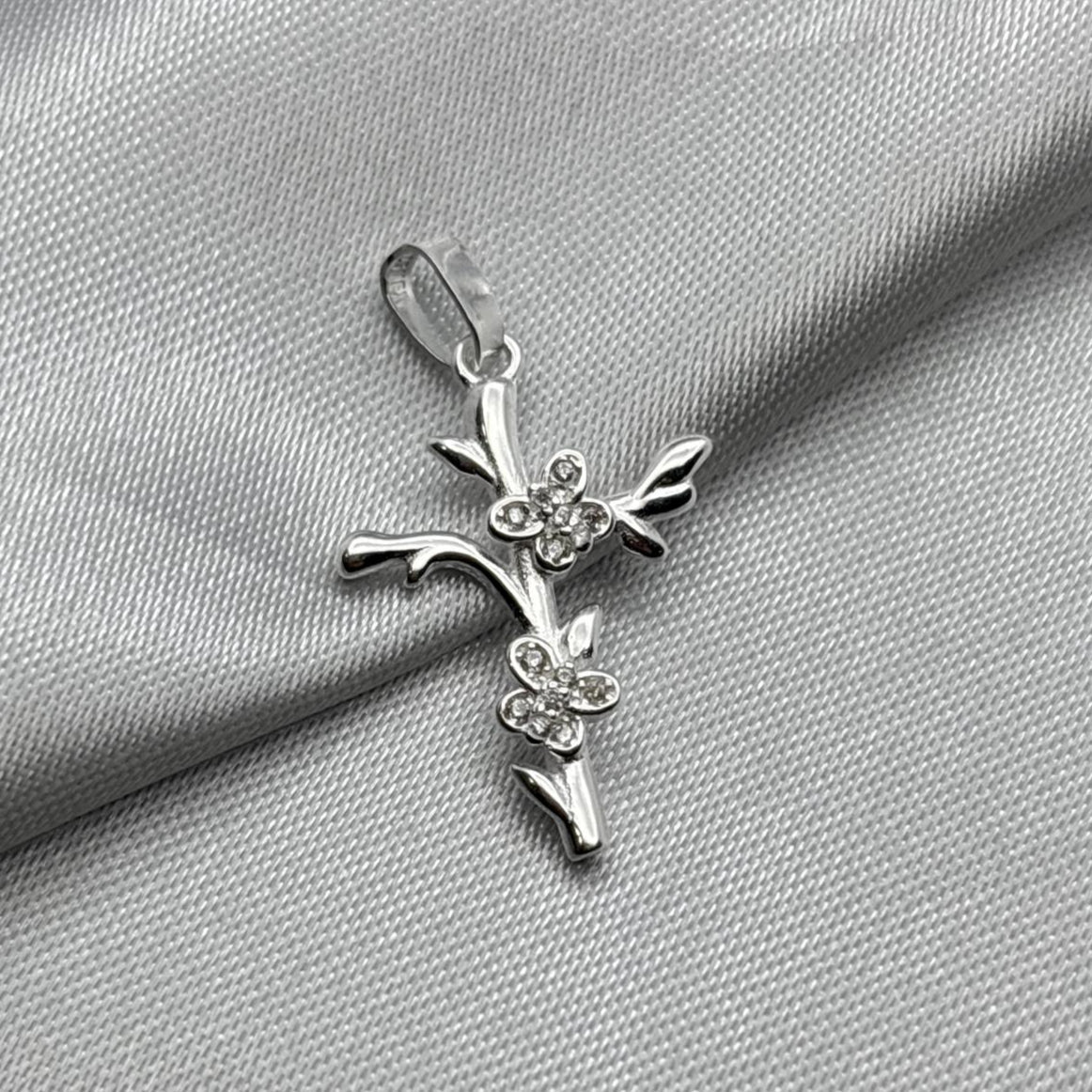 #D168 - Dije Cruz Árbol Con Mariposas Piedra Zirconia Plata - LL1.5