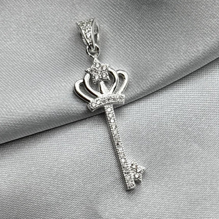 #D171 - Dije Llave Con Corona De Plata Y Piedra Zirconia - A13/3.1