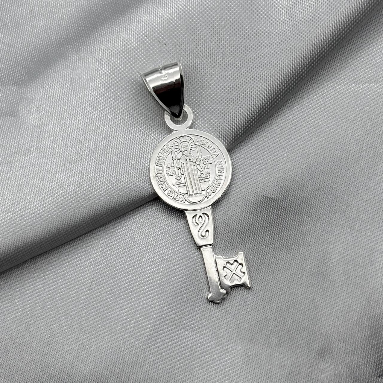 #D174 - Dije De Llave De San Benito Plata - A07/1.7