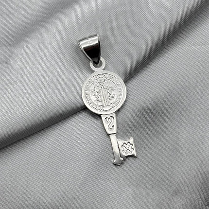 #D174 - Dije De Llave De San Benito Plata - A07/1.7