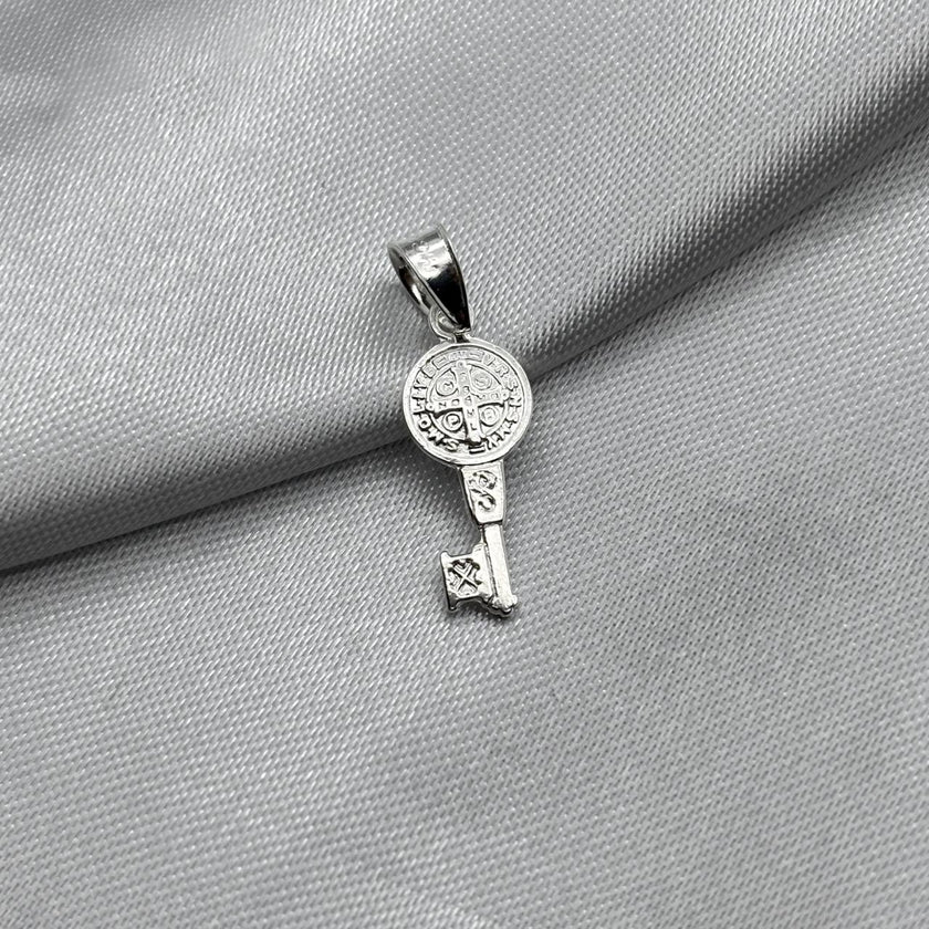 #D174 - Dije De Llave De San Benito Plata - A07/1.7