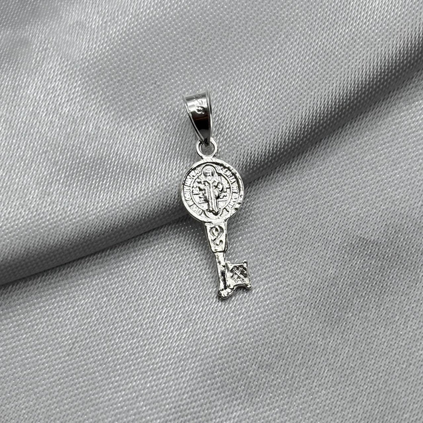 #D174 - Dije De Llave De San Benito Plata - A07/1.7