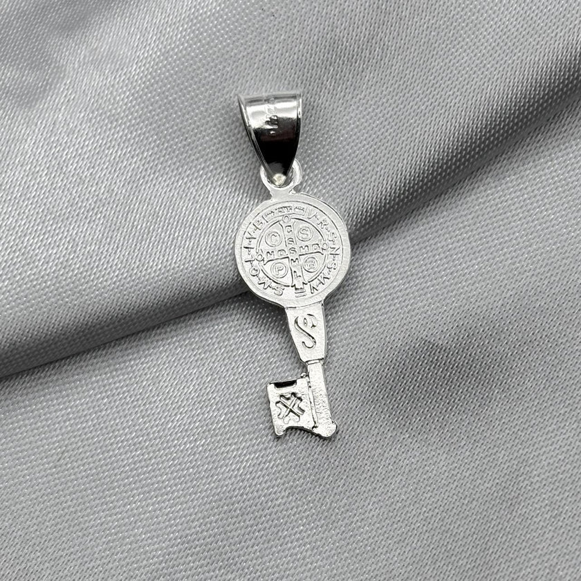 #D174 - Dije De Llave De San Benito Plata - A07/1.7