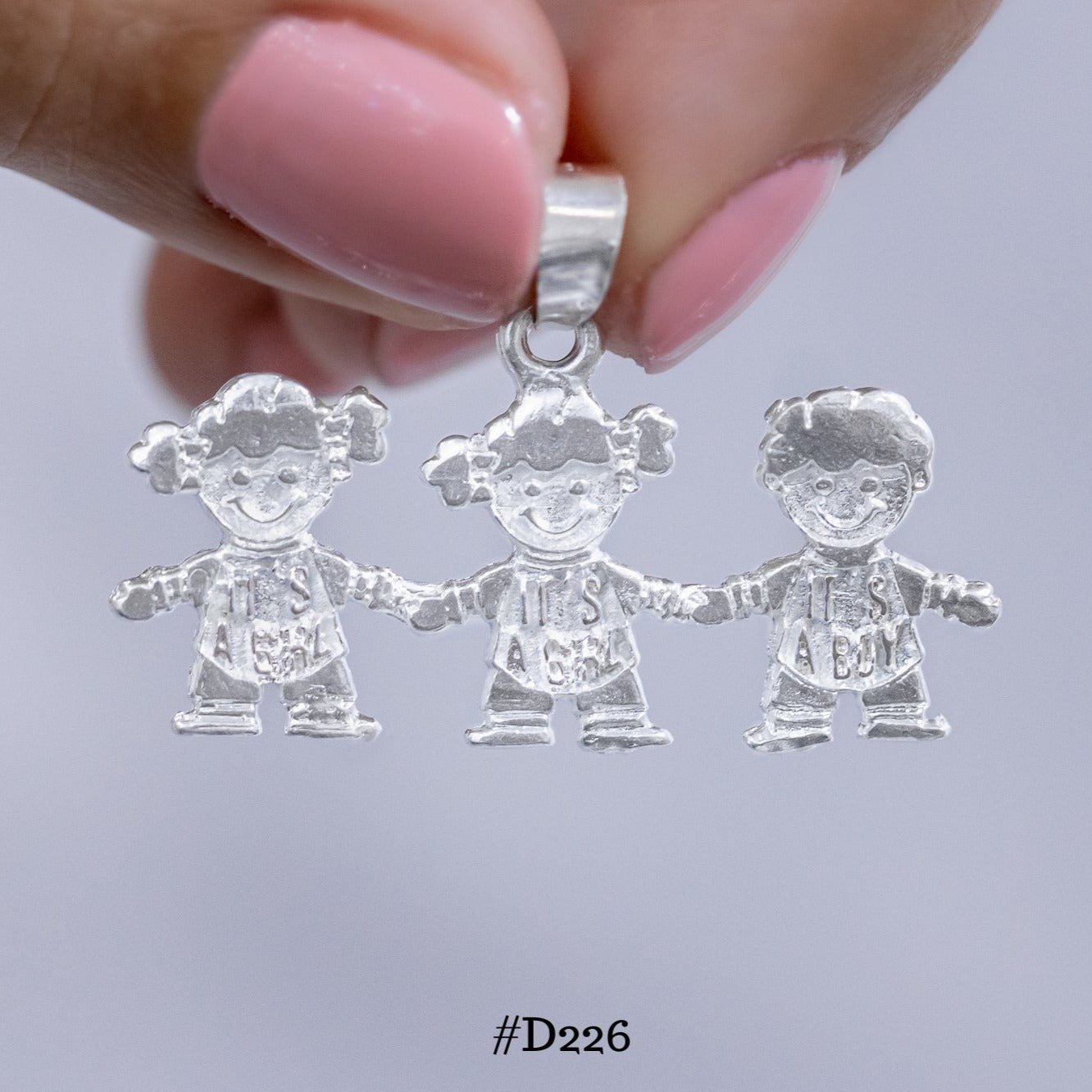 #D226 - Dije De 3 Niños o Niñas - A07/2.8