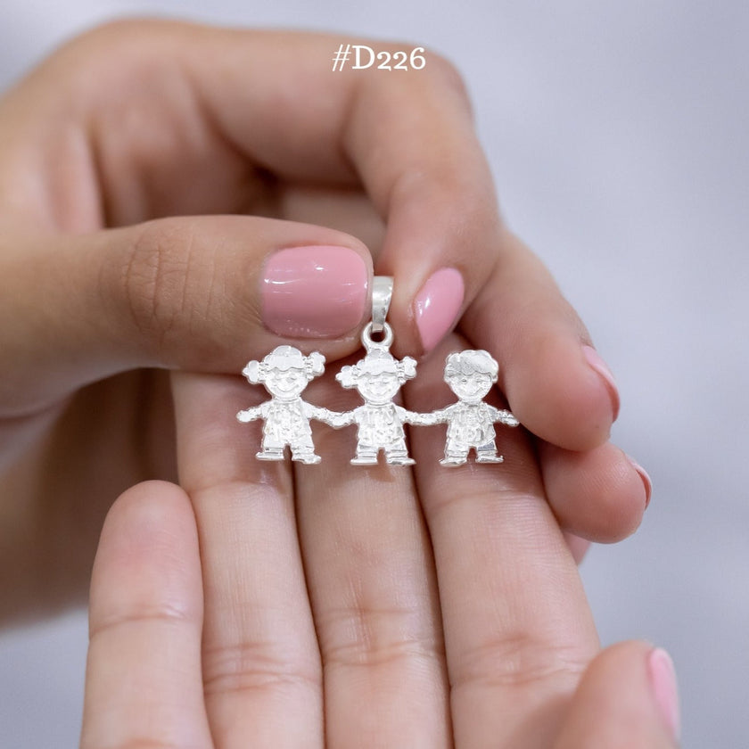 #D226 - Dije De 3 Niños o Niñas - A07/2.8
