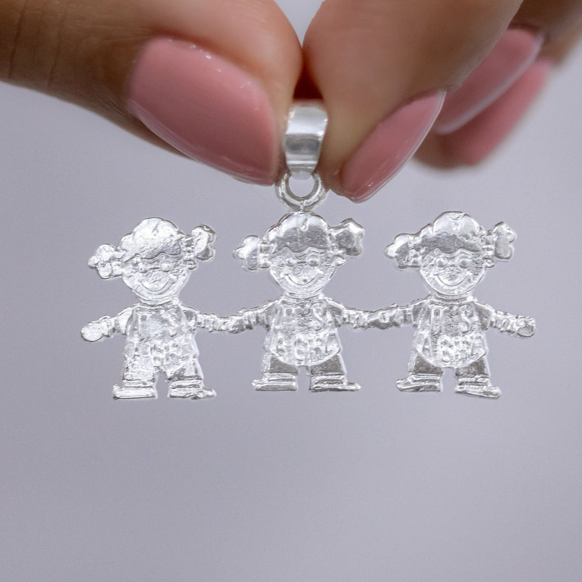 #D226 - Dije De 3 Niños o Niñas - A07/2.8