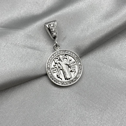 #D374 - Dije Religioso Circular Con Piedra Zirconia Plata - A09/3.9