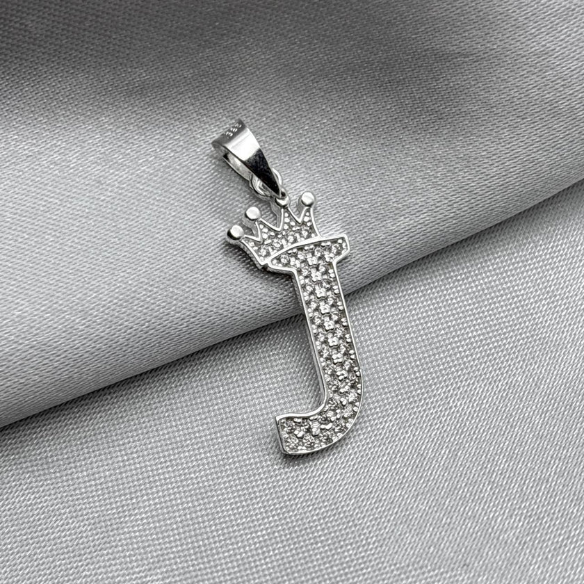 #D593 - Dije Letras Con Corona Y Piedra Zirconia Plata - A09/2.5