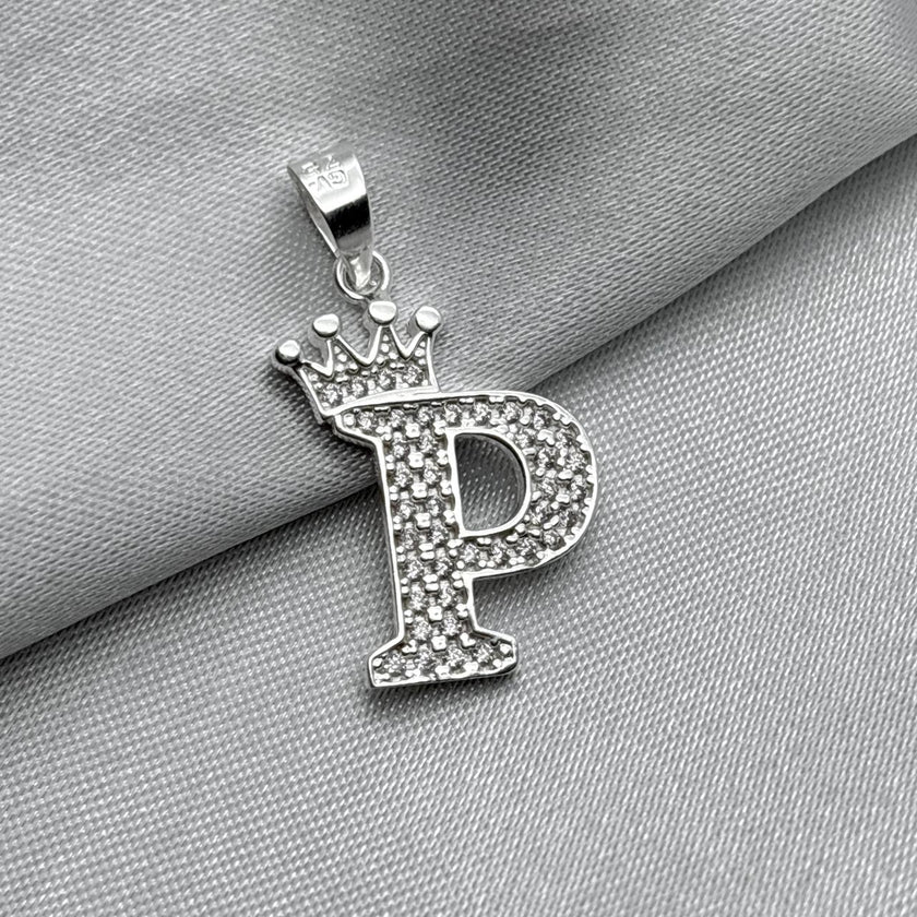#D593 - Dije Letras Con Corona Y Piedra Zirconia Plata - A09/2.5