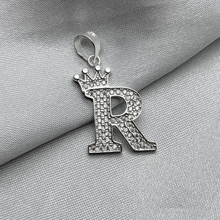 #D593 - Dije Letras Con Corona Y Piedra Zirconia Plata - A09/2.5