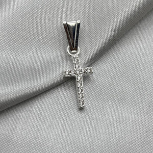 #D616 - Dije De Cruz Forma Delgada Con Zirconia Plata - B09/1.1