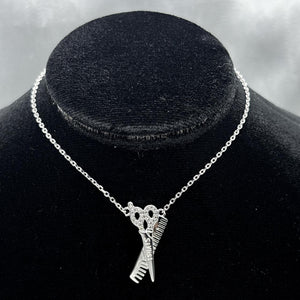 #G155 - Gargantilla Estilista Peine Y Tijeras Con Piedra Zirconia Plata - IP3.4