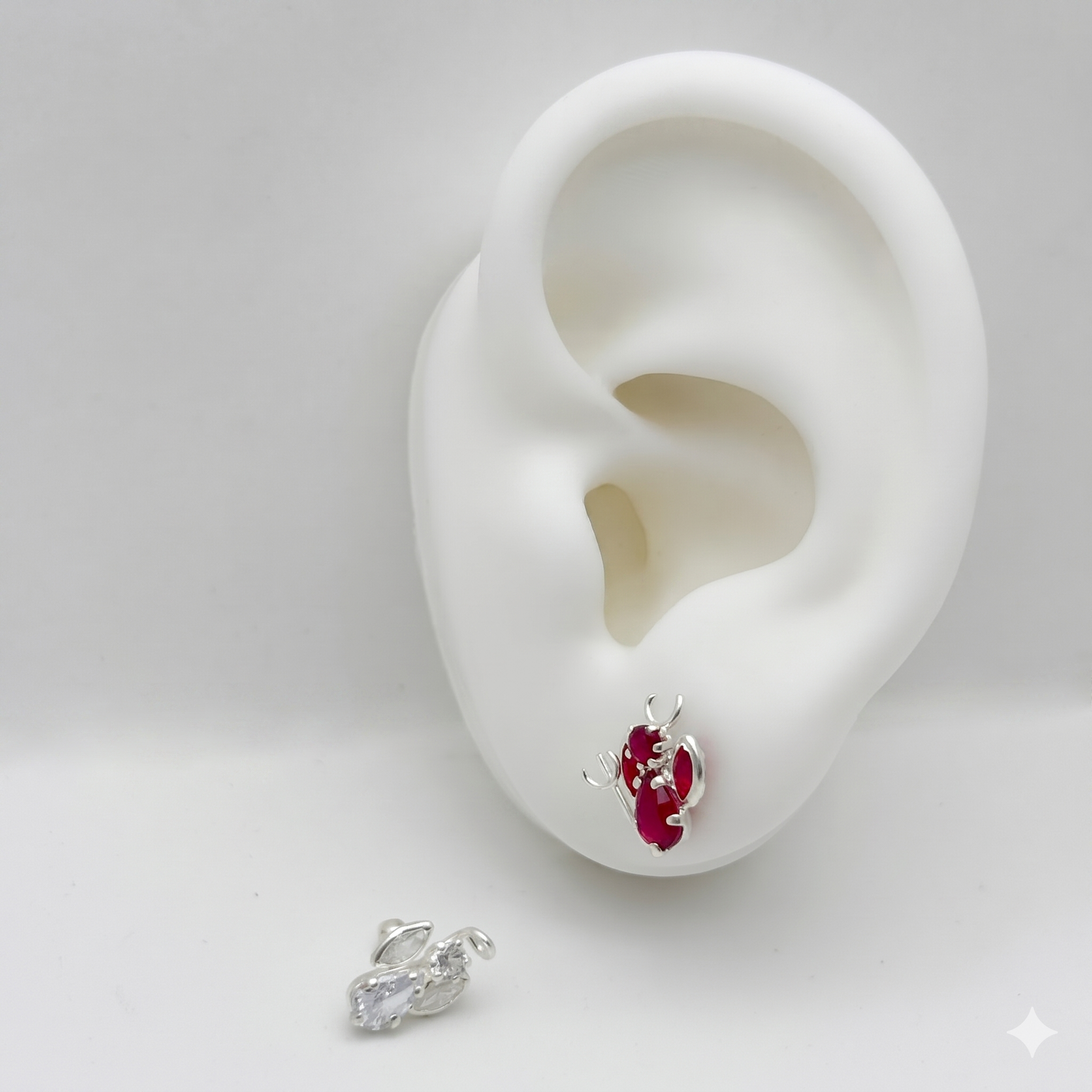 #BR193 - Broquel COnciencia/Angel/Diablito Piedra Zirconia Plata - E48/