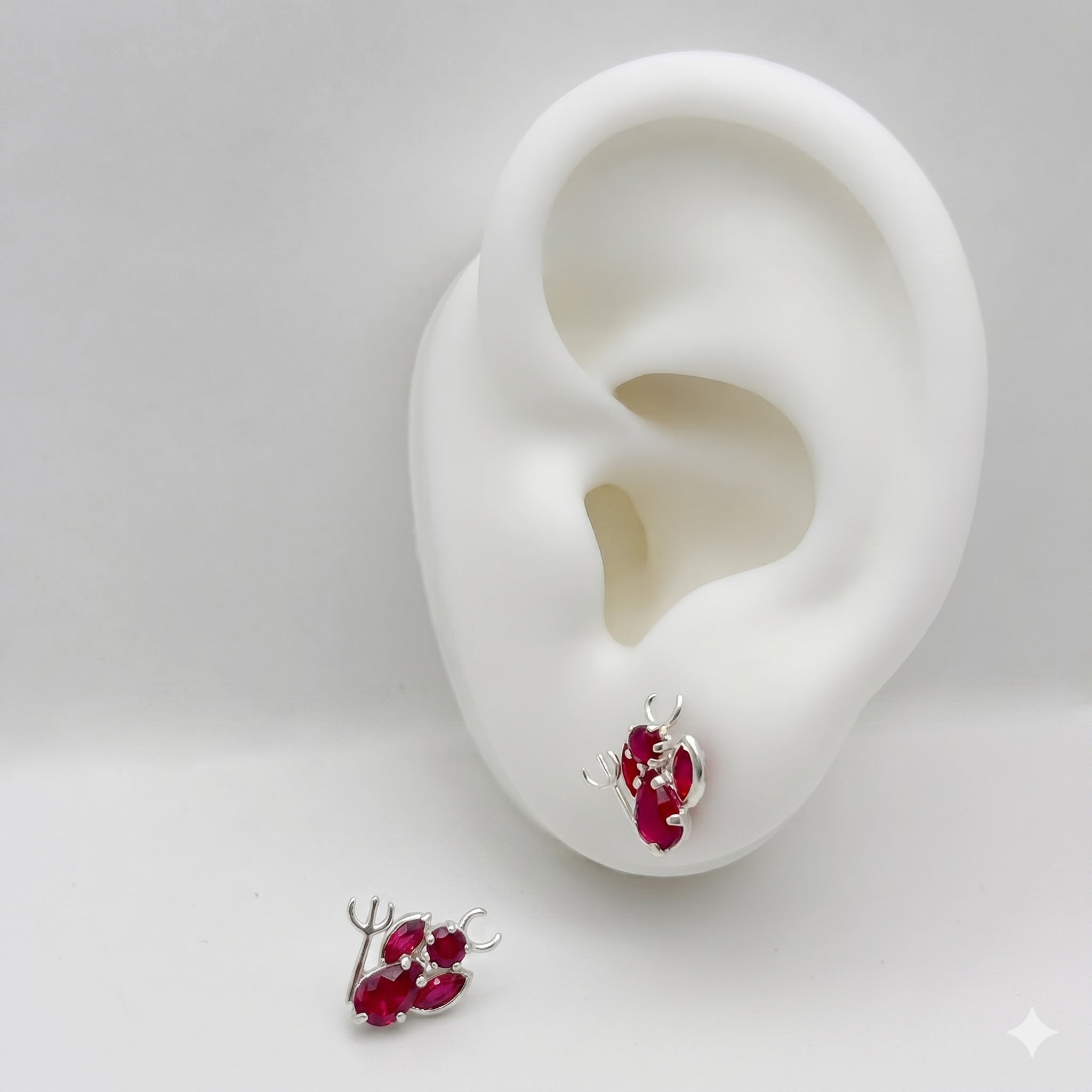 #BR193 - Broquel COnciencia/Angel/Diablito Piedra Zirconia Plata - E48/