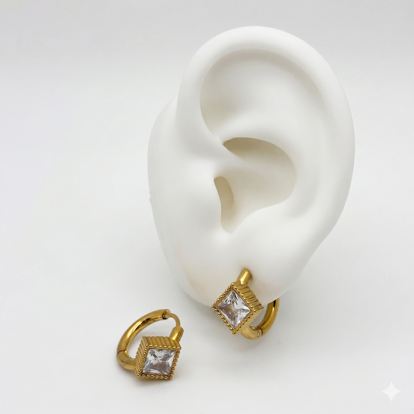 #HOL176 - Huggies De Rombo Con Piedra Zirconia De Oro Laminado 18k - LB020/