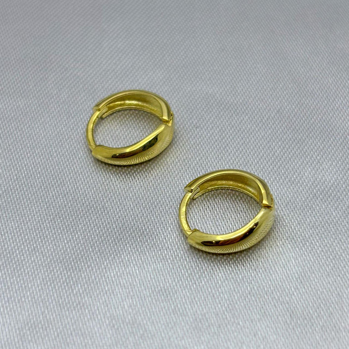 #H10108 - Huggie Liso Oro 10K - I04/1.6