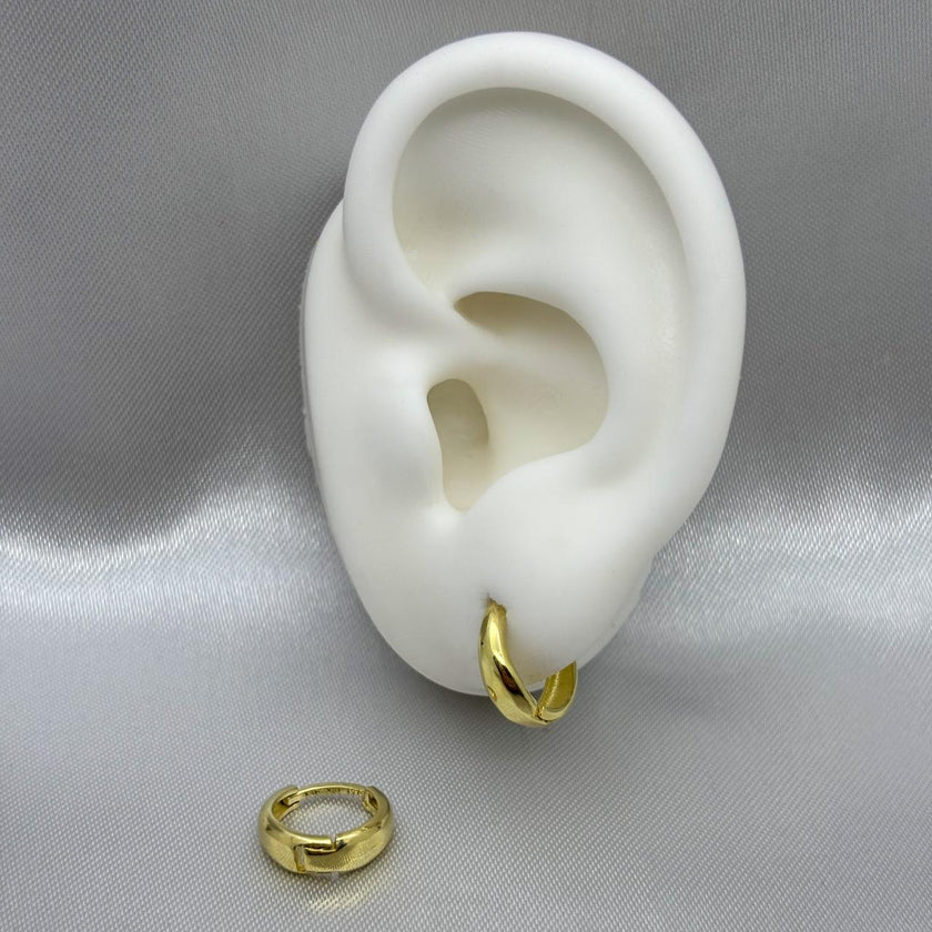 #H10108 - Huggie Liso Oro 10K - I04/1.6