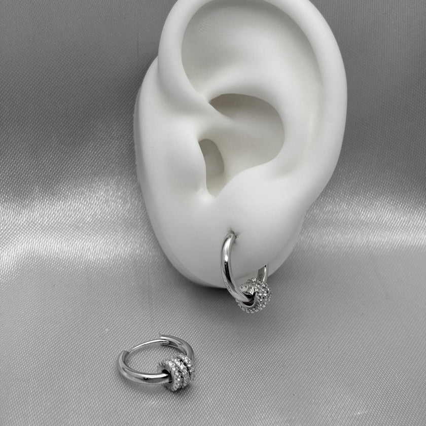 #H115 - Huggie Circular Con Colgantes Baño De Rodio Plata - B14/3.7