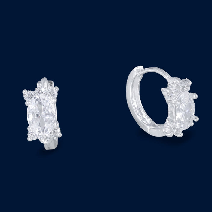 #H156 - Huggie De Plata Elegante Con Zirconia - F2.9