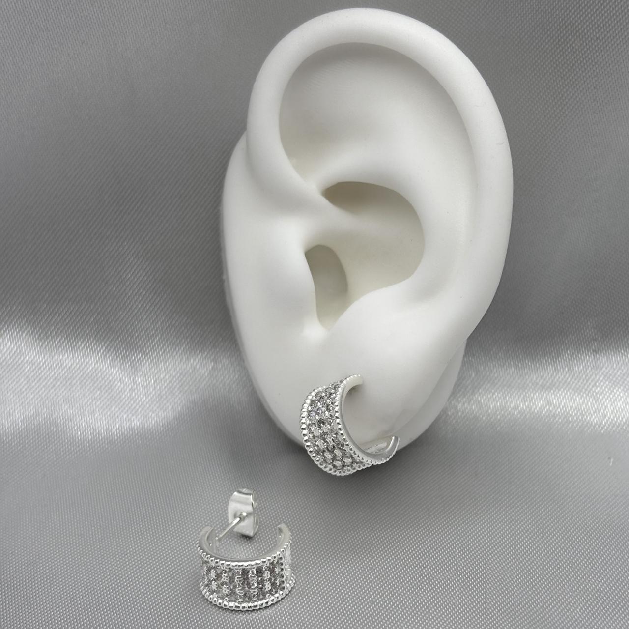 #H174 - Huggie Circular Con Triple Piedra Zirconia Plata - ZC3.7