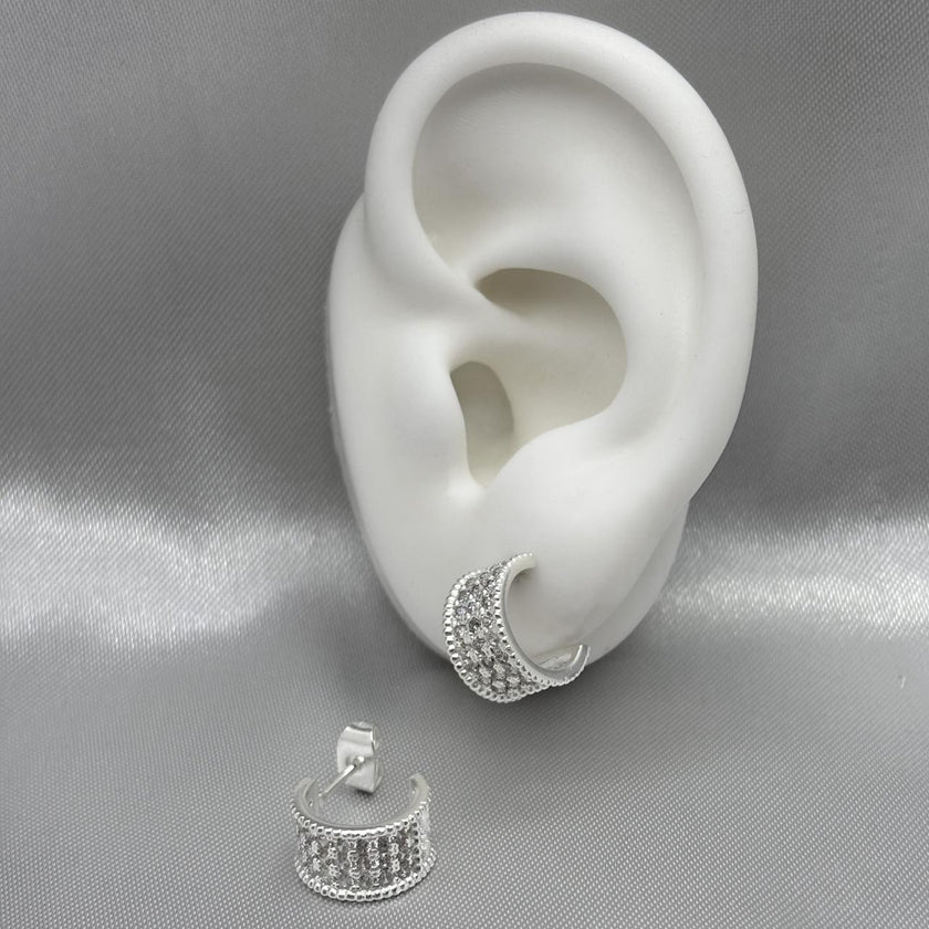 #H174 - Huggie Circular Con Triple Piedra Zirconia Plata - ZC3.7