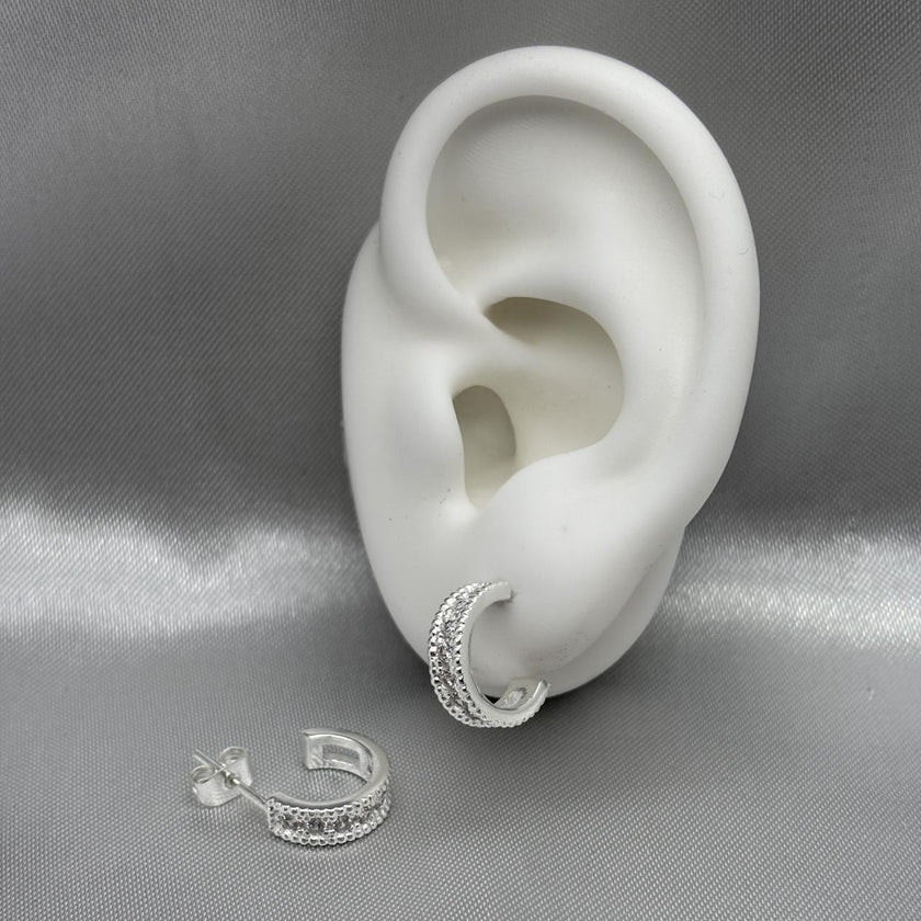 #H175 - Huggie Circular Con Piedra Zirconia Plata - ZC3.2