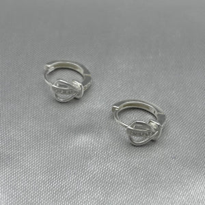 #H186 - Huggie con Zirconia Plata - LL2.1