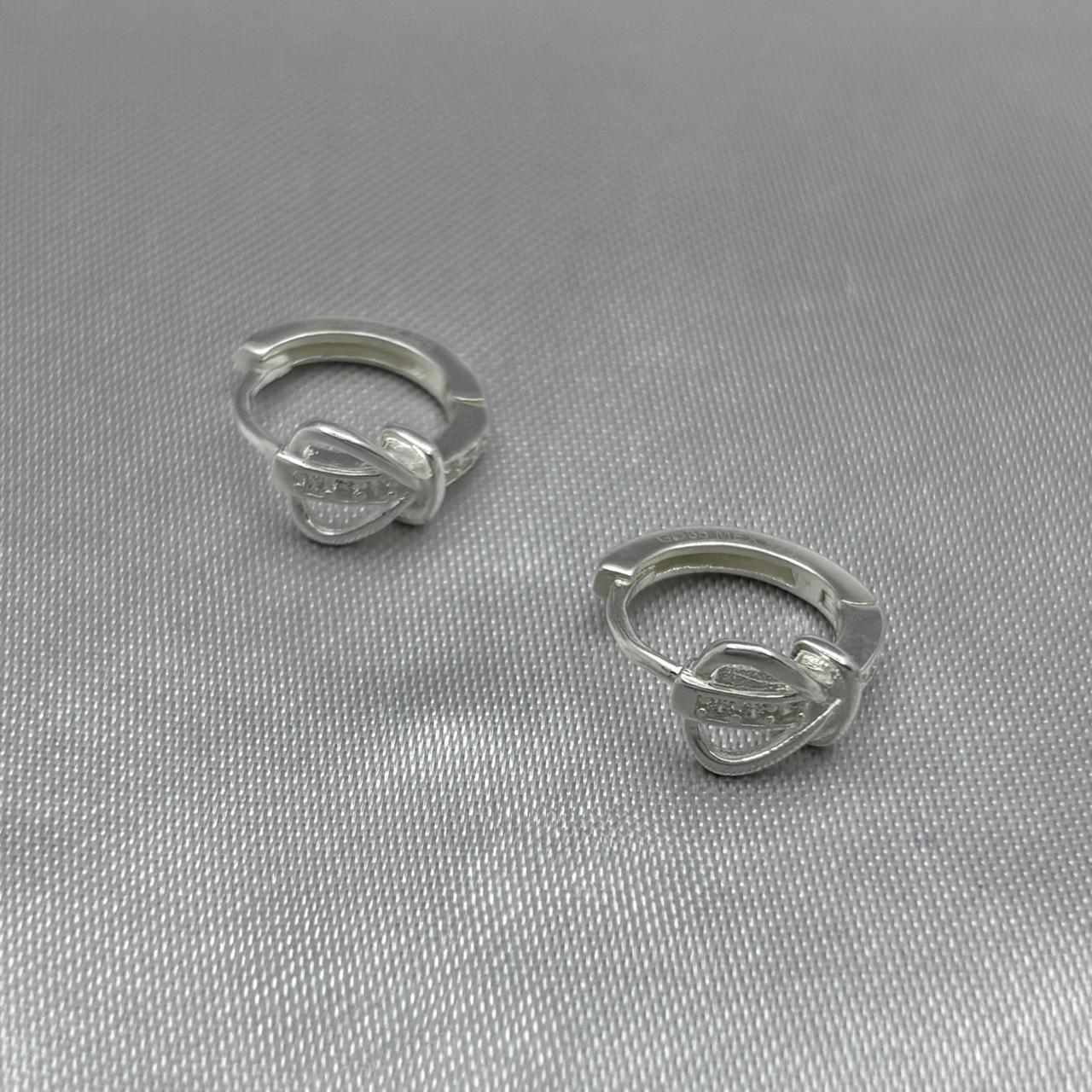 #H186 - Huggie con Zirconia Plata - LL2.1