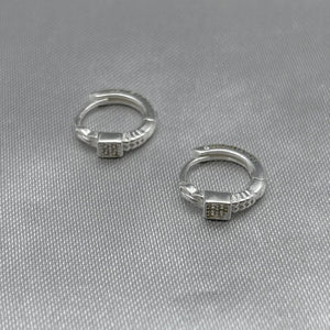 #H191 - Huggie Cuadrito Con Zirconia Plata - LL1.6